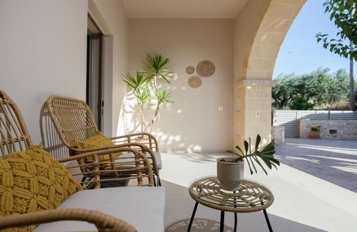 Platanos House | Charming 3-bedroom house with AC and WiFi in delightful Platanos