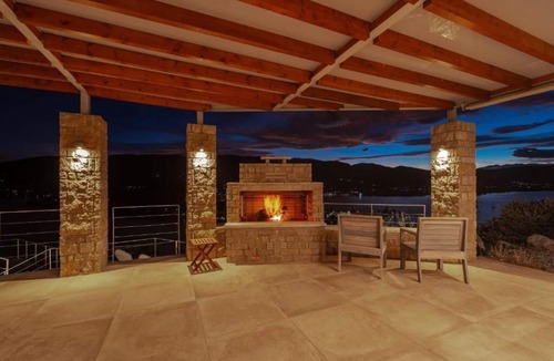 Poros Villa | Charming 4-bedroom villa with infinity pool, with best view of fabulous Poros