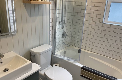 Victoria Bed & Breakfast | Charming Cottage Centrally Located Business Licence #28949