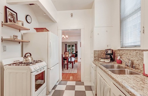 Larchmont Apartment | Charming, spacious suite just steps to Paramount & Larchmont Village!