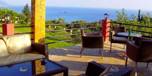 Parelia Apartment | Charming Studio Apartments with Swimming Pool near Pelekas Beach