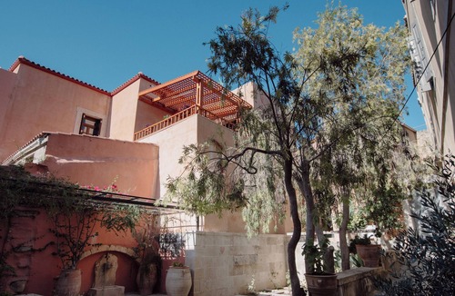 Archanes Apartment | Charming Studio with City View - AVRA