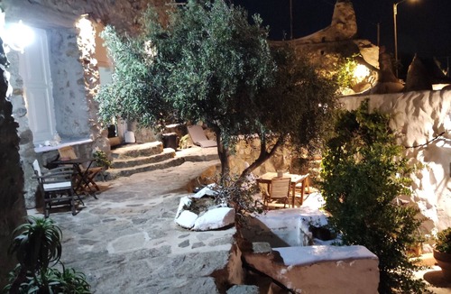 Paraga Apartment | Charming Studio Rental in Mikonos with Private Entrance