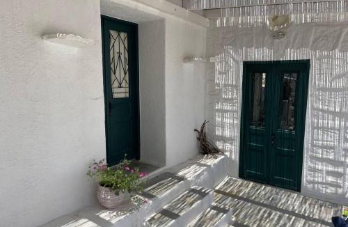 Korissia House | Charming two bedroom fisherman's house on Kea