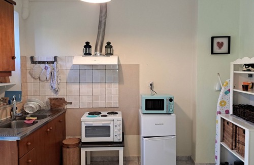 Kiparissia Cottage | Charming two-room studio with garden - 2 min from the center