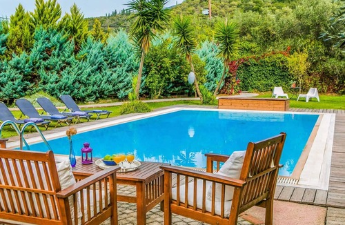 Mikros Gialos Villa | Charming villa w/pretty garden, 5min walk to beach