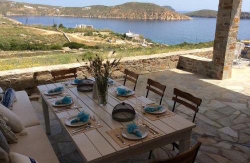 Serifos House | Chez Semiramis The Summer Breeze House 5'min from the beach