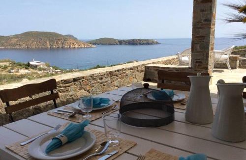 Serifos House | Chez Semiramis The Summer Breeze House 5'min from the beach