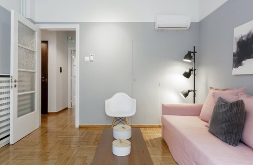 Plaka Apartment | Chic and Cosy Flat in Plaka