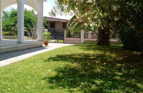 Nea Mesagkala Apartment | Chic apartment in a feel-good oasis 300 meters to the beach