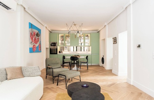 Psirri Apartment | Chic & Central Athenian Apartment! EV4
