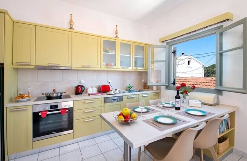 Gaios Apartment | Chic Gaios Haven Steps from Port