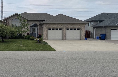 Tilbury House | Chic, oasis 5BR with in ground Pool Hot Tub, Magical Yard—Perfect for Any Stay