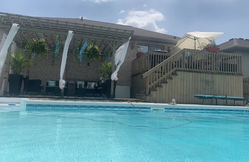 Tilbury House | Chic, oasis 5BR with in ground Pool Hot Tub, Magical Yard—Perfect for Any Stay