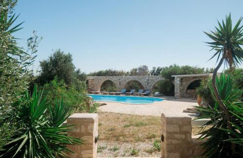 Santa Maria Apartment | Chic Studio with Pool, 5-Min Walk to Beach
