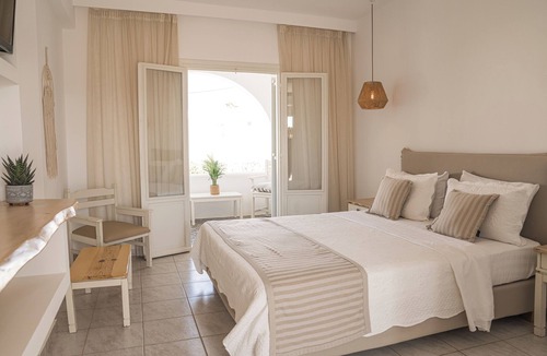 Ampelas Hotel | Christiana Hotel