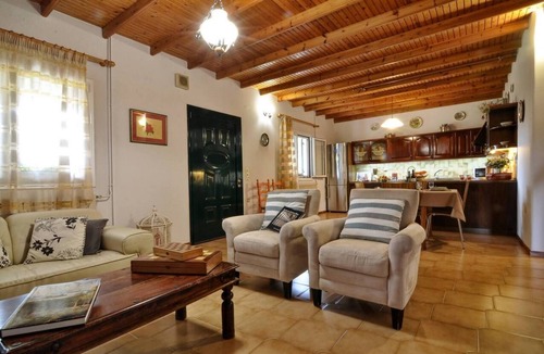 Dassia Cottage | Christiana's Home next to Dassia Beach