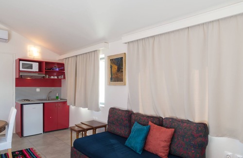 Pikermi Apartment | CHROMA Lodge Pikermi