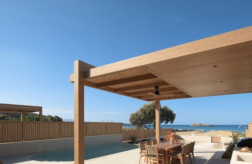 Karteros Villa | Cicada Oneiro Suite, Elegant Beach Living