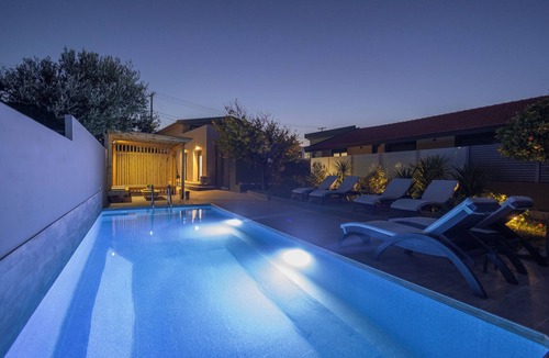 Petaloudes Villa | City Art Villa