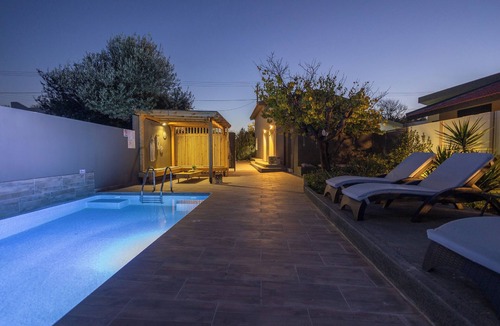 Petaloudes Villa | City Art Villa