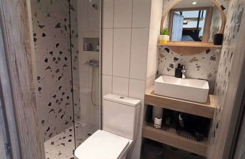 Kavala Apartment | City Center Loft With Private Parking