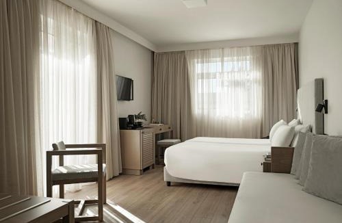 Amarousion Hotel | Civitel Attik Rooms & Suites