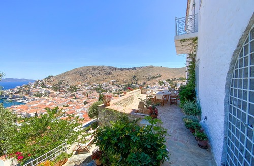 idhra Villa | Classy Villa with Wonderful View and swimming pool