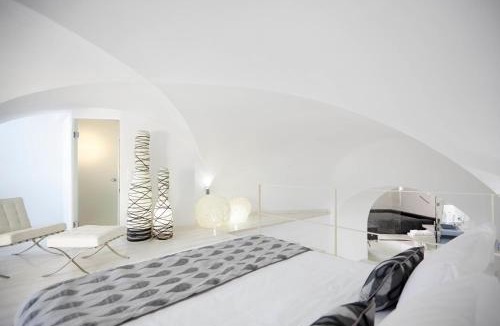 Kamari House | Cloud 9