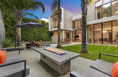 Beverly Hills Villa | Coldwater Canyon - A Sophisticated & Elegant Estate