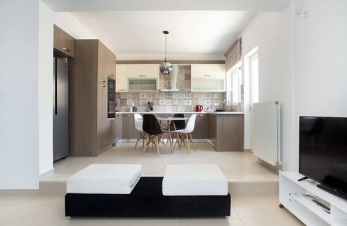 Saronikos Villa | Comfortable accommodation with a pool, perfect for relaxation and nature.