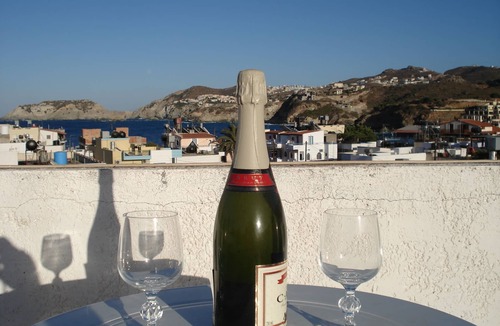Agia Pelagia Apartment | Comfortable Apartment next to the beach