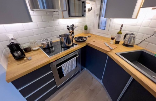 Thessaloniki City Centre Condo | Comfortable, Prime Location, Super Fast Internet