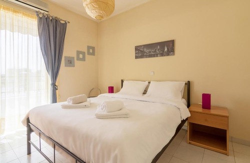 Athens Apartment | Comfy 2 bedroom apartment with balcony