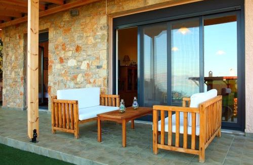 Theologos Apartment | Comfy flat with Garden near the Beach
