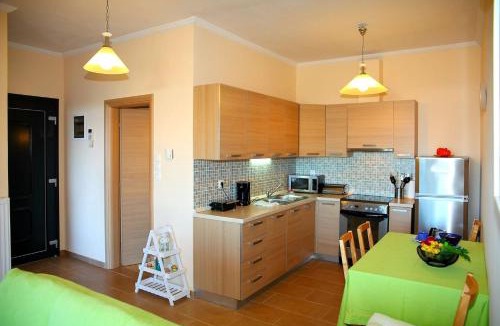 Theologos Apartment | Comfy flat with Garden near the Beach