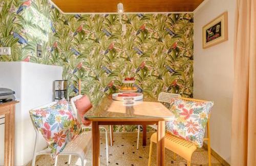 Filopappou Apartment | Comfy Sunny flat wh balconycenter up to 8ppl