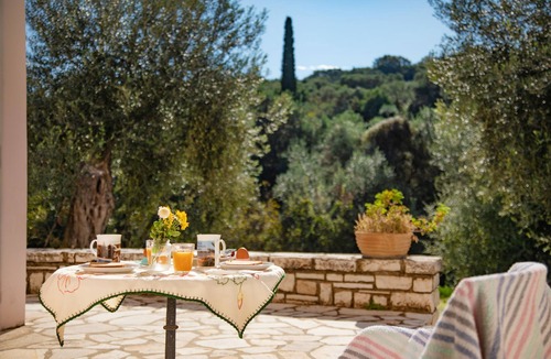 Agios Spyridon Corfu Apartment | Corfu apartment with shared pool, close to beach and tavernas