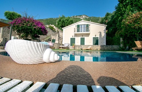 Dafnata Villa | Corfu Beachfront Villa Elektra