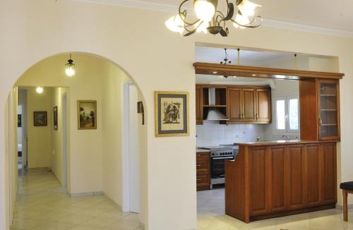 Korinthos Villa | CORINTHIAN SEA AND MOUNTAIN LOzAN COM