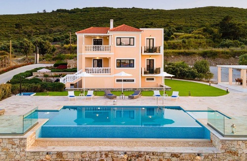 Samos Apartment | Cosy apartment for 4 people with pool, A/C, WIFI, TV, balcony, panoramic view and parking