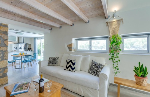 Chania Town Apartment | cosy luxury home in quite neighboorhood just 1 km from the center.