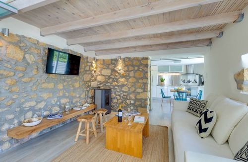 Chania Town Apartment | cosy luxury home in quite neighboorhood just 1 km from the center.