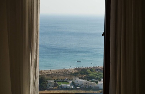 Gavrio House | Cosy Philoxenia: Best Location, Great View & Superb Pool