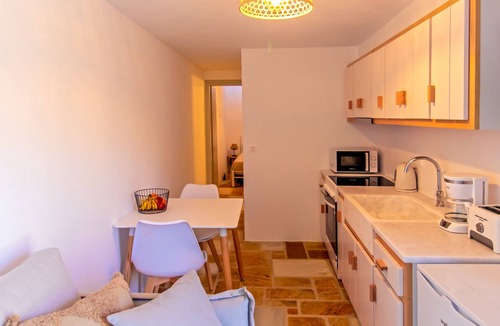 Aperathos Cottage | cottage homes