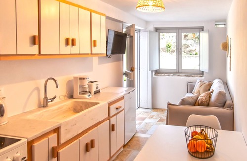 Aperathos Cottage | cottage homes