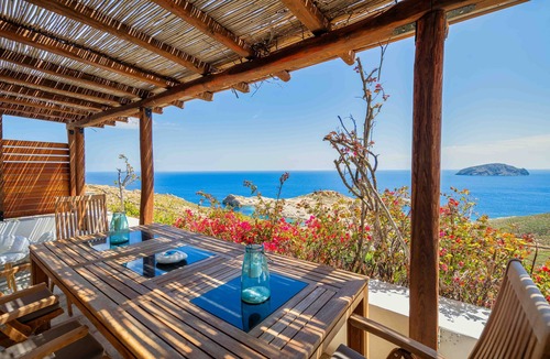 Serifos Villa | Country House 'Villa Agios Sostis' with Sea View, Wi-Fi and Air Conditioning
