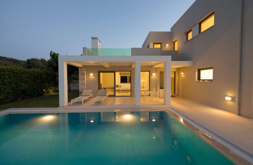 Monopari Villa | Countryside charm Villa-Gonia: Eco-Friendly Modern Retreat, 8km from City