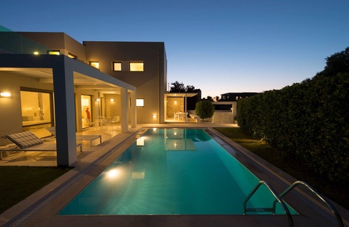 Monopari Villa | Countryside charm Villa-Gonia: Eco-Friendly Modern Retreat, 8km from City