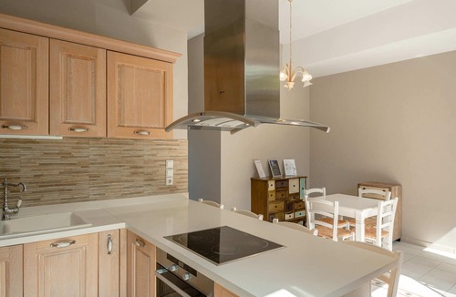 Monopari Villa | Countryside Villa with a Walk-in Free Form Pool